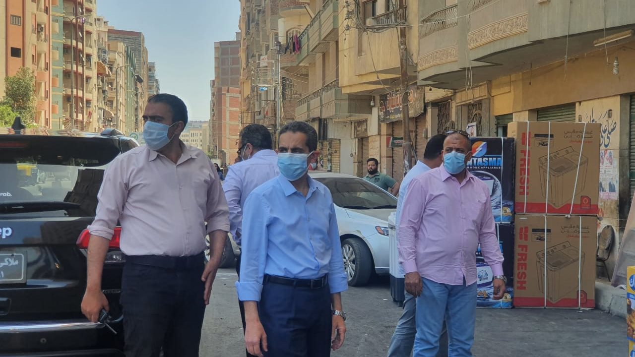 بالصور ..محافظ الغربية يتفقد أعمال الرصف بطنطا لخدمة المواطن