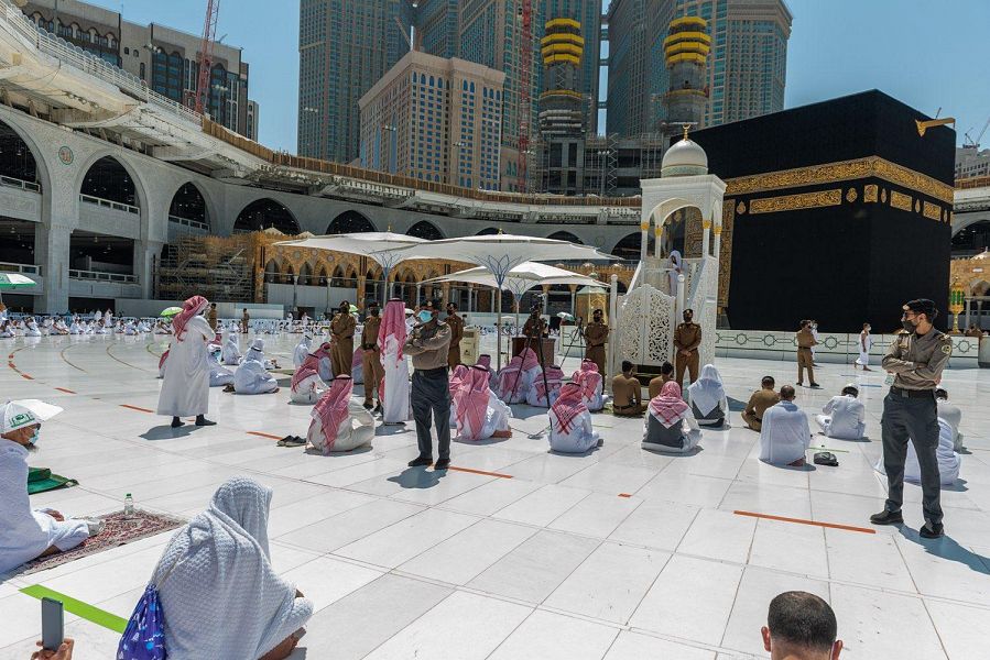 خطيب المسجد الحرام: لم يبق من رمضان إلا القليل 