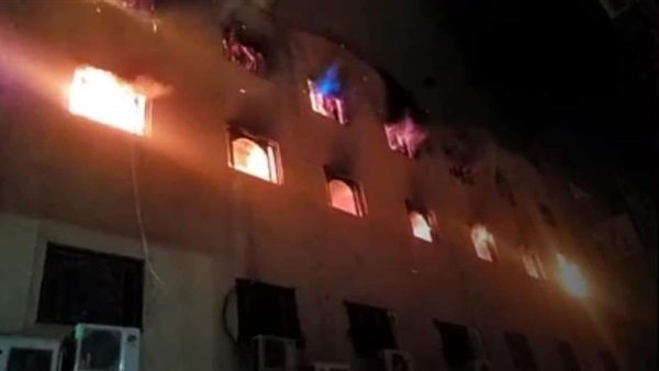 النيران تلتهم كل محتويات الكنيسة 