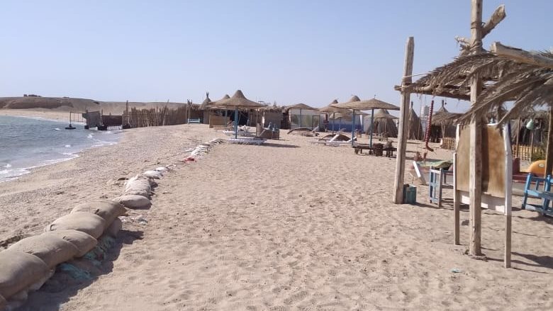 شواطئ القصير خالية من المواطنين