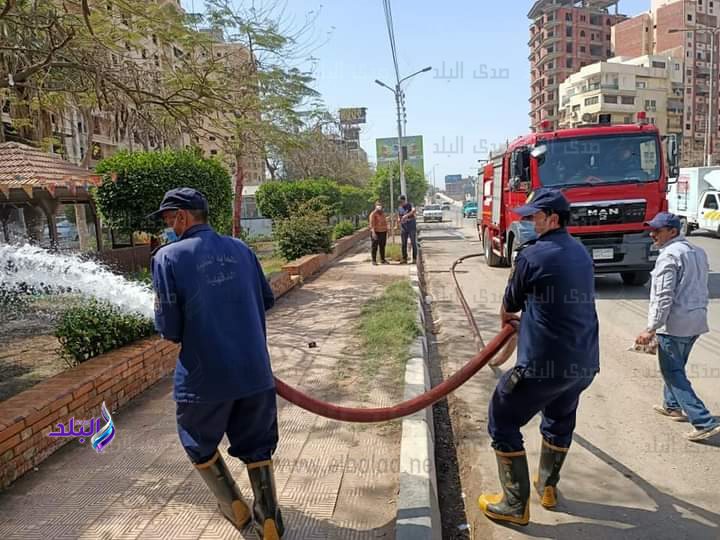 جانب من اغرق الحماية المدنية بالدقهلية الحدائق بالمياه