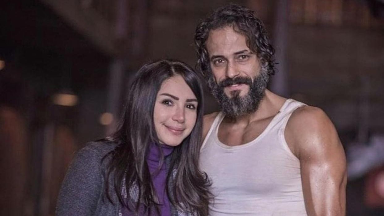 الفنان يوسف الشريف وزوجته المؤلفة إنجي علاء