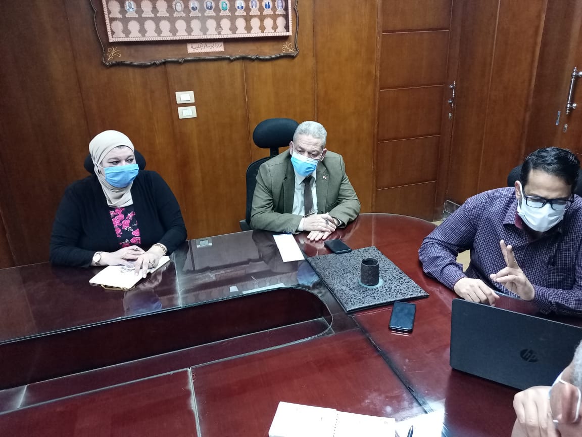 وكيل التعليم بالغربية يجتمع بالإدارات التعليمية العشر عبر WE