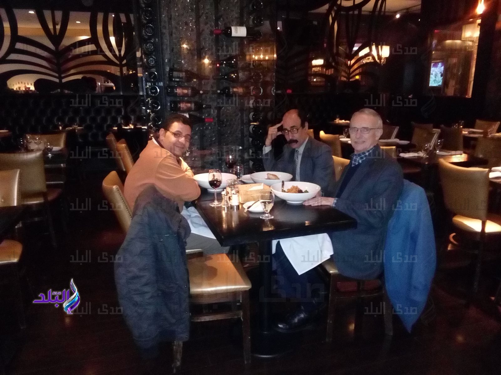 جلسة عمل تجمع الفريق المصري و د. مايك