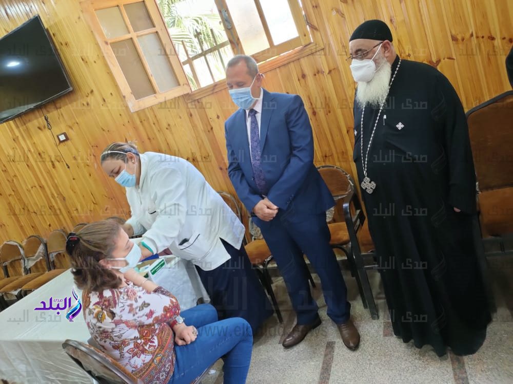 تطعيم الكهنه والاساقفه بكنائس المنصورة