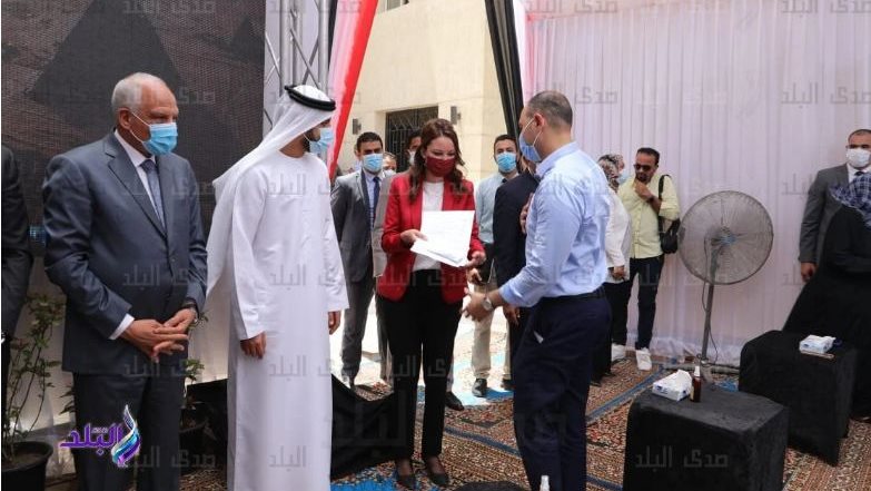 نائب محافظ الجيزة تتابع تسكين أهالي عزبة حرب