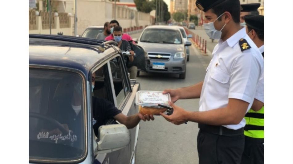الداخلية توزع افطار على الصائمين