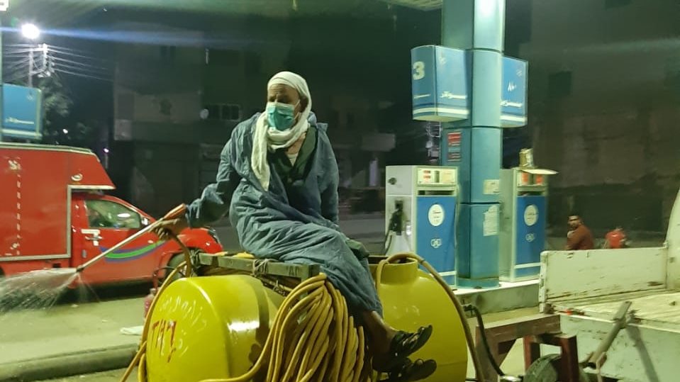 اغلاق محلات تجارية واماكن خالفت الحظر ببسيون وبدء عمليات 