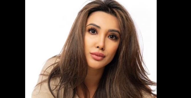 المتسابقة شيرين خان