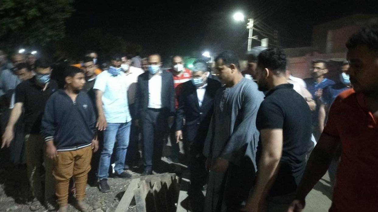 محافظ المنيا يتابع حادث سقوط أشخاص داخل بيارة 