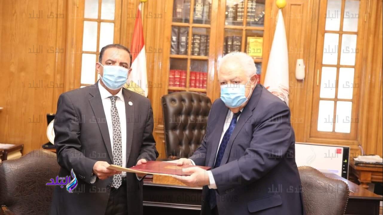 نقيب المحامين ورئيس هيئة المطابع 