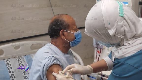 شاهد… تطعيم مرضي الغسيل الكلوي  بالاقصر بلقاح فيروس كوروناا
