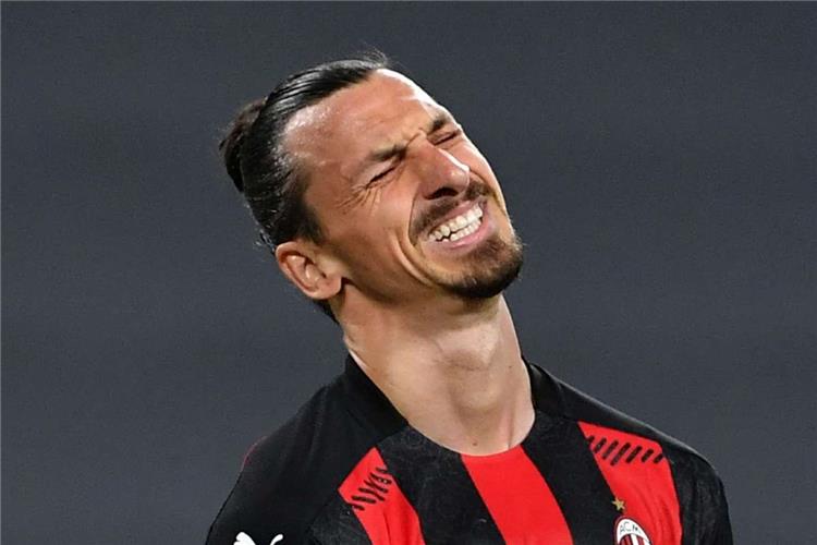 زلاتان إبراهيموفيتش لاعب ميلان