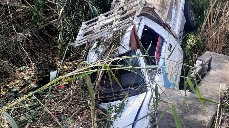 إصابة 15 عامل معظمهم أطفال في إنقلاب سيارة بأسيوط 