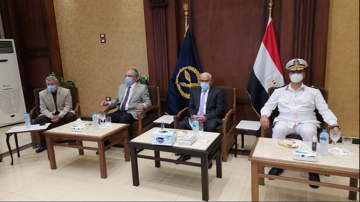 محافظ بورسعيد يفتتح أعمال تطوير منطقة السيدة نفيسة
