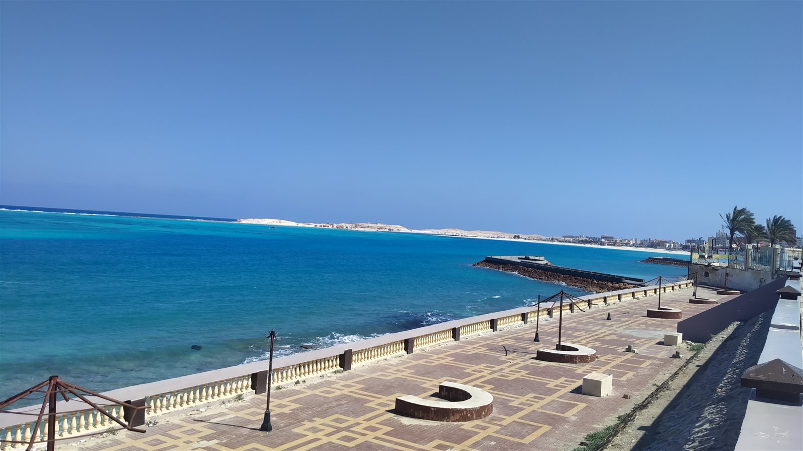 شواطئ مطروح خالية في عيد الفطر