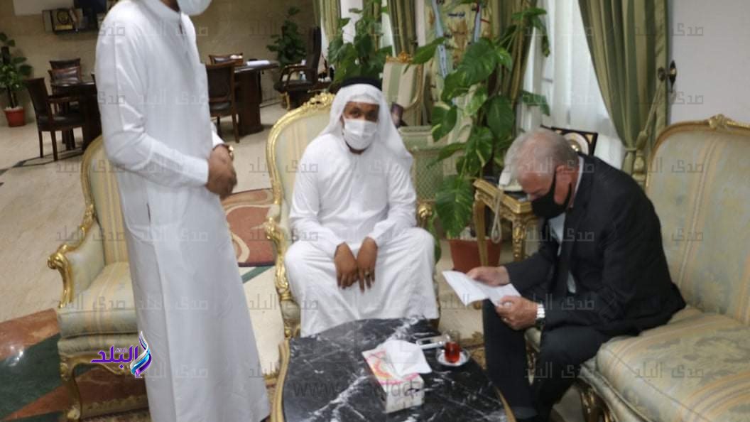 فودة  مع رئيس نادي الهجن 