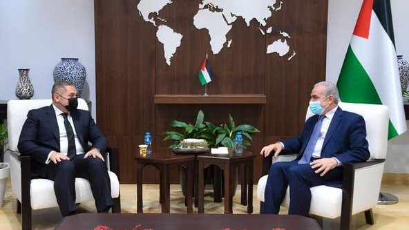 رئيس بعثة مصر لرام الله يلتقي رئيس الوزراء الفلسطيني رئيس بعثة مصر لرام الله يلتقي رئيس الوزراء الفلسطيني
