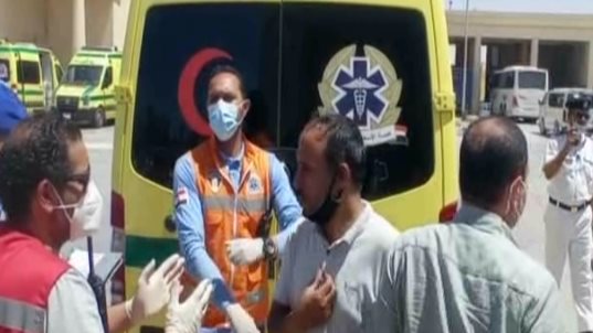 عمليات نقل المصابين الفلسطينيين عبر معبر رفح