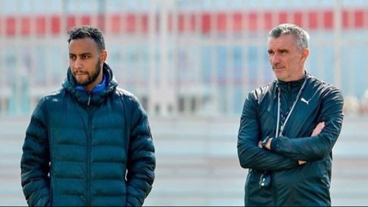 أحمد شعبان المترجم ومحلل أداء الفريق