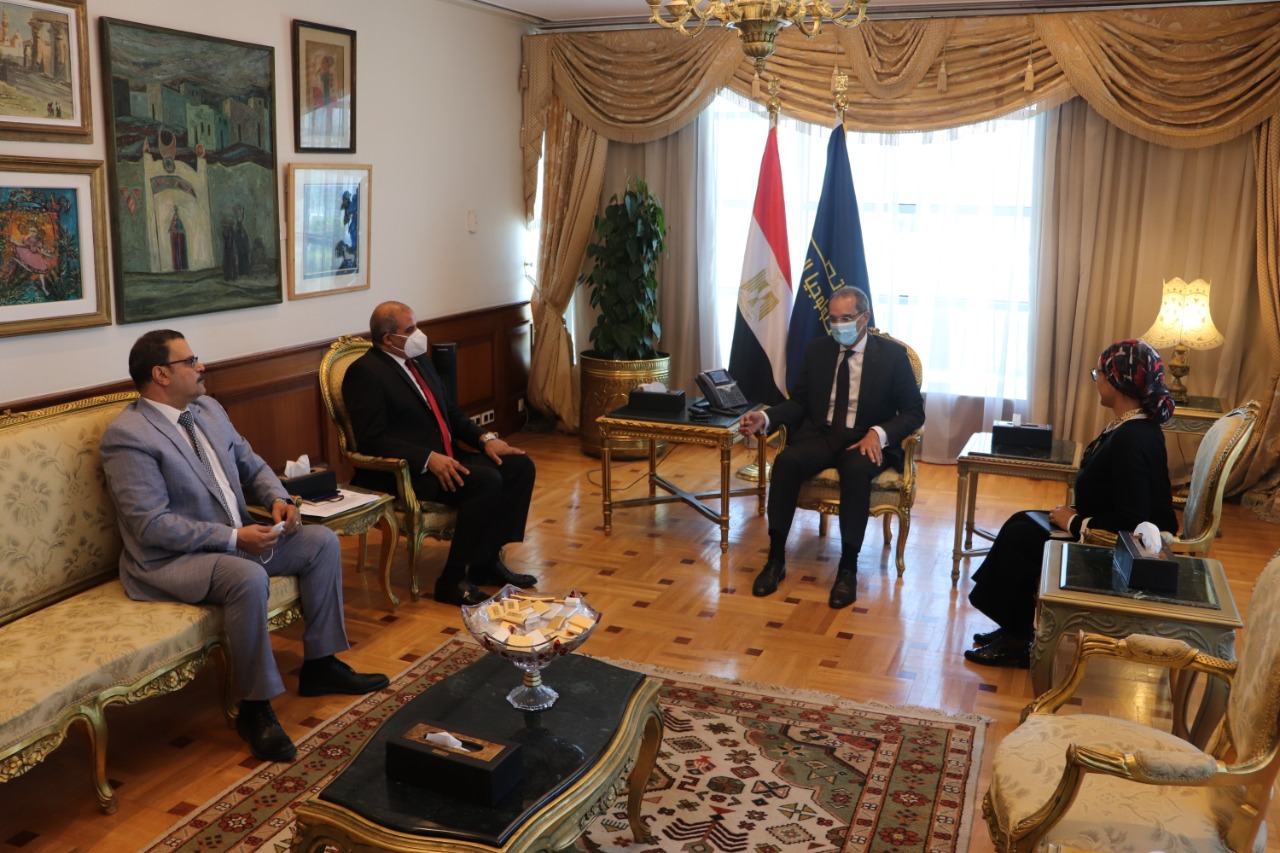 وزير الاتصالات مع رئيس جامعة الأزهر 