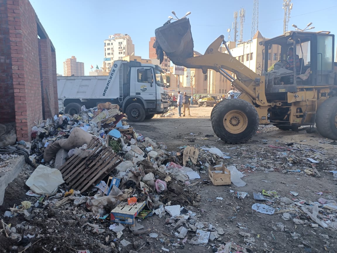 رئيس قطور :رفع 95  طن قمامة وتراكمات مخلفات وأتربة 