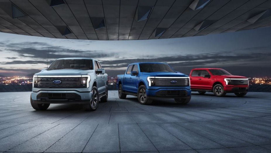 رسميًا .. فورد تكشف عن عملاقة الطرق الوعرة ..  F-150 LIGHTNI