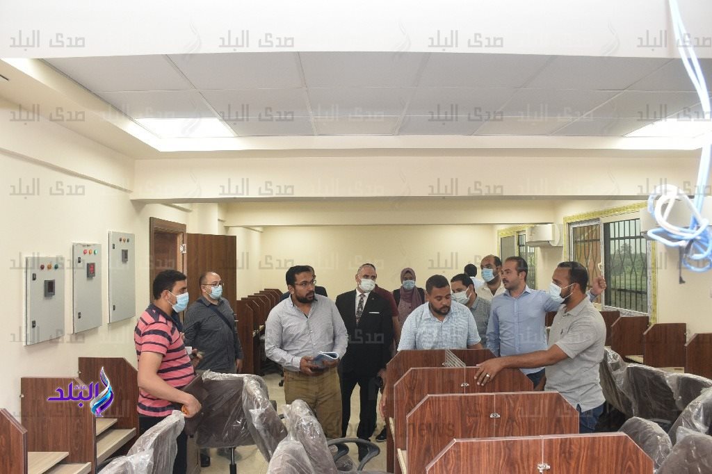 رئيس جامعة الأقصر يستقبل لجنة متابعة تجهيز مراكز  الاختبارات