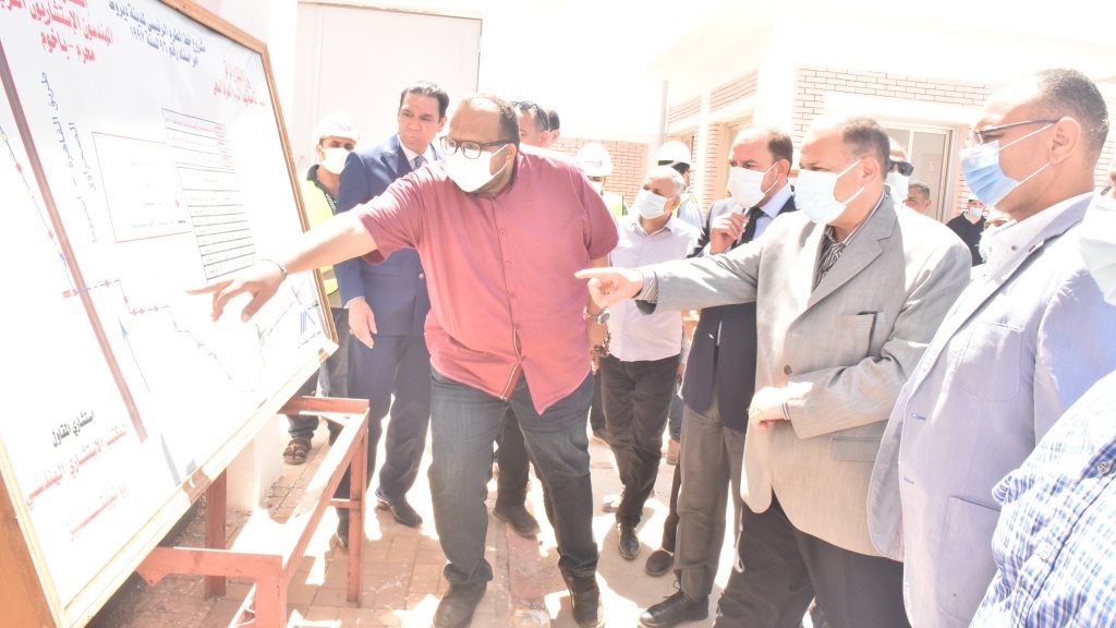 محافظ أسيوط يتفقد محطة الصرف الصحي بديروط 
