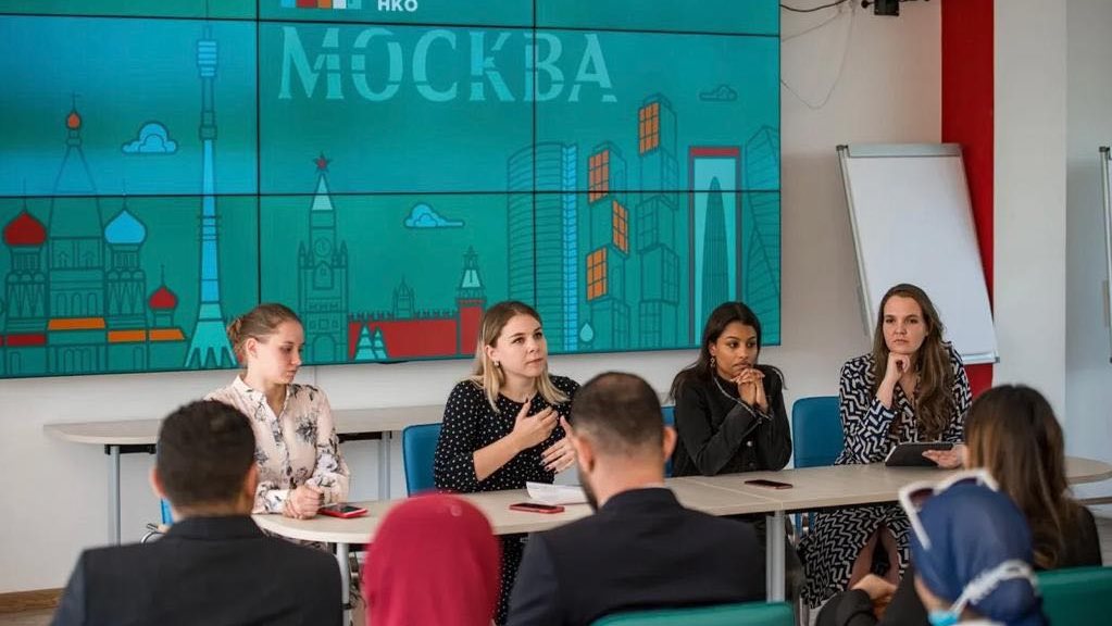  وفد الشباب المصري يزوزور مجمع المؤسسات غير الهادفة 