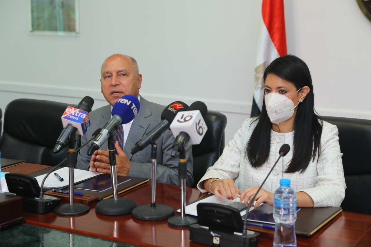 وزيرا النقل والتعاون الدولى