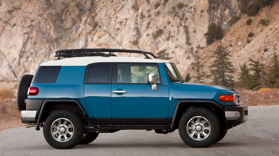 نظرة شاملة عن تويوتا FJ Cruiser موديل 2021 داخل السوق السعود