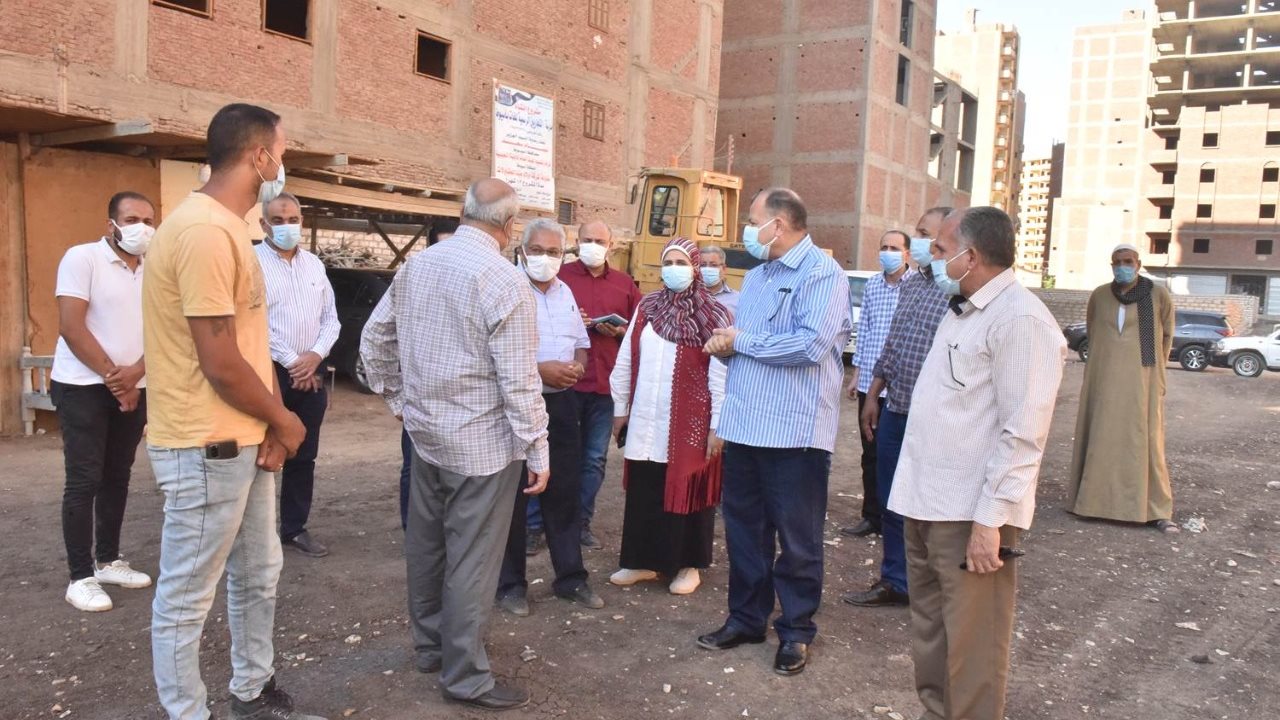 محافظ أسيوط يتفقد أعمال إنشاء مدرسة التجاريين الرسمية لغات