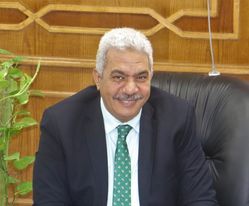  الدكتور محمود صديق نائب رئيس الجامعة 
