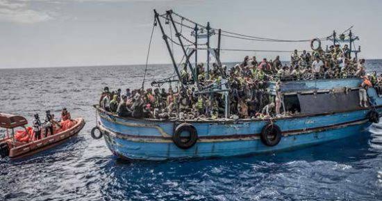 البحرية التونسية تنقذ 92 مهاجرًا غير شرعي