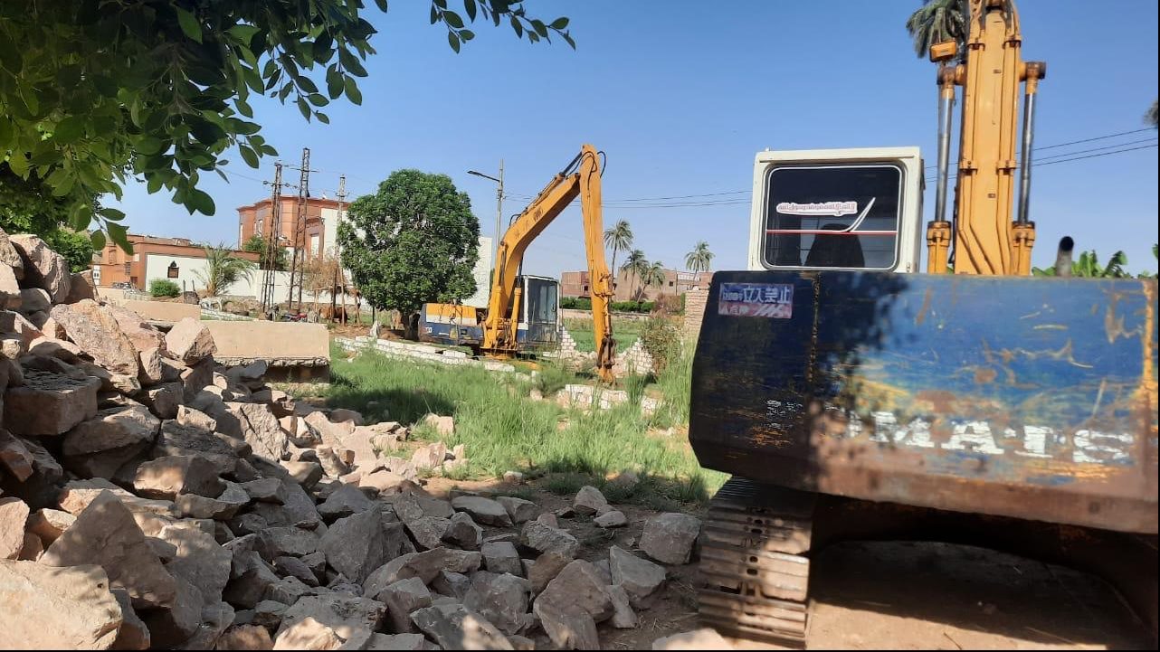البدء فى أعمال تبطين ترعة المقلبيه على المسار السياحى 
