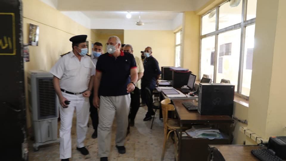 المحافظ اثناء الجوله