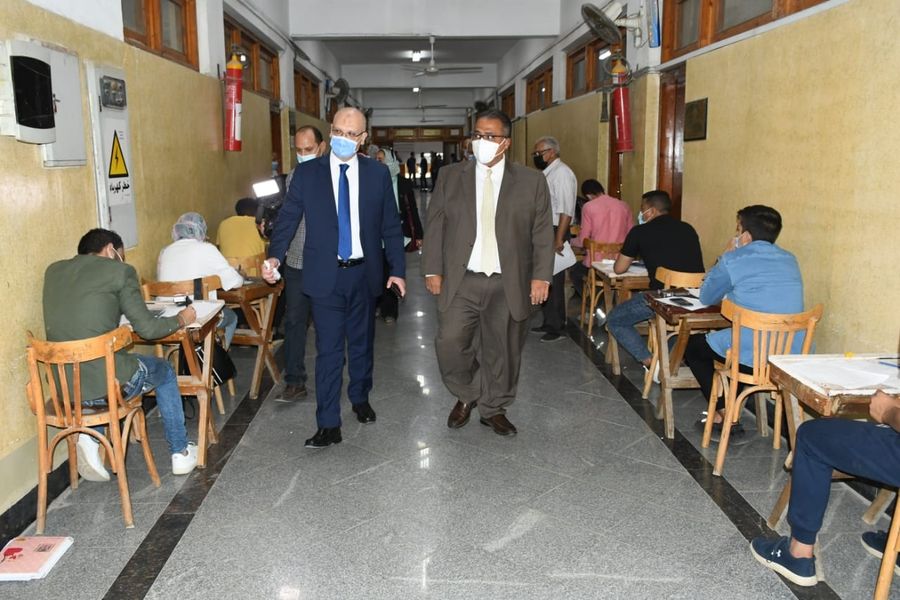 نائب رئيس جامعة عين شمس لشئون التعليم والطلاب