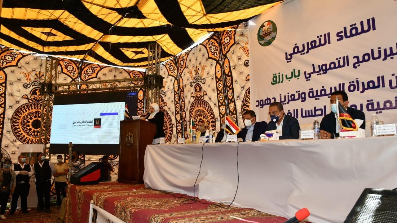 محافظ الفيوم ورئيس البنك الزراعى المصرى أثناء اللقاء