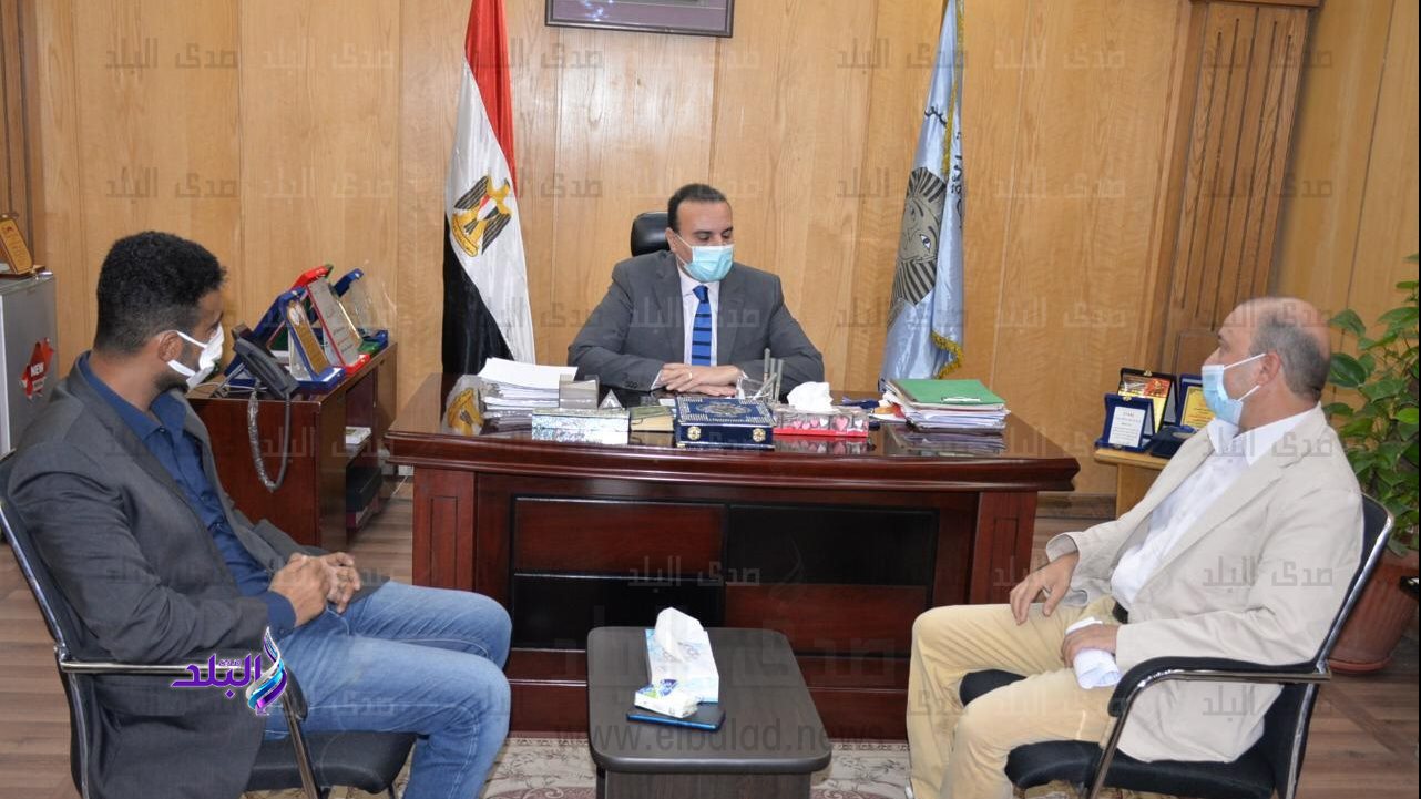 نائب محافظ الأقصر مع المرشدين السياحيين