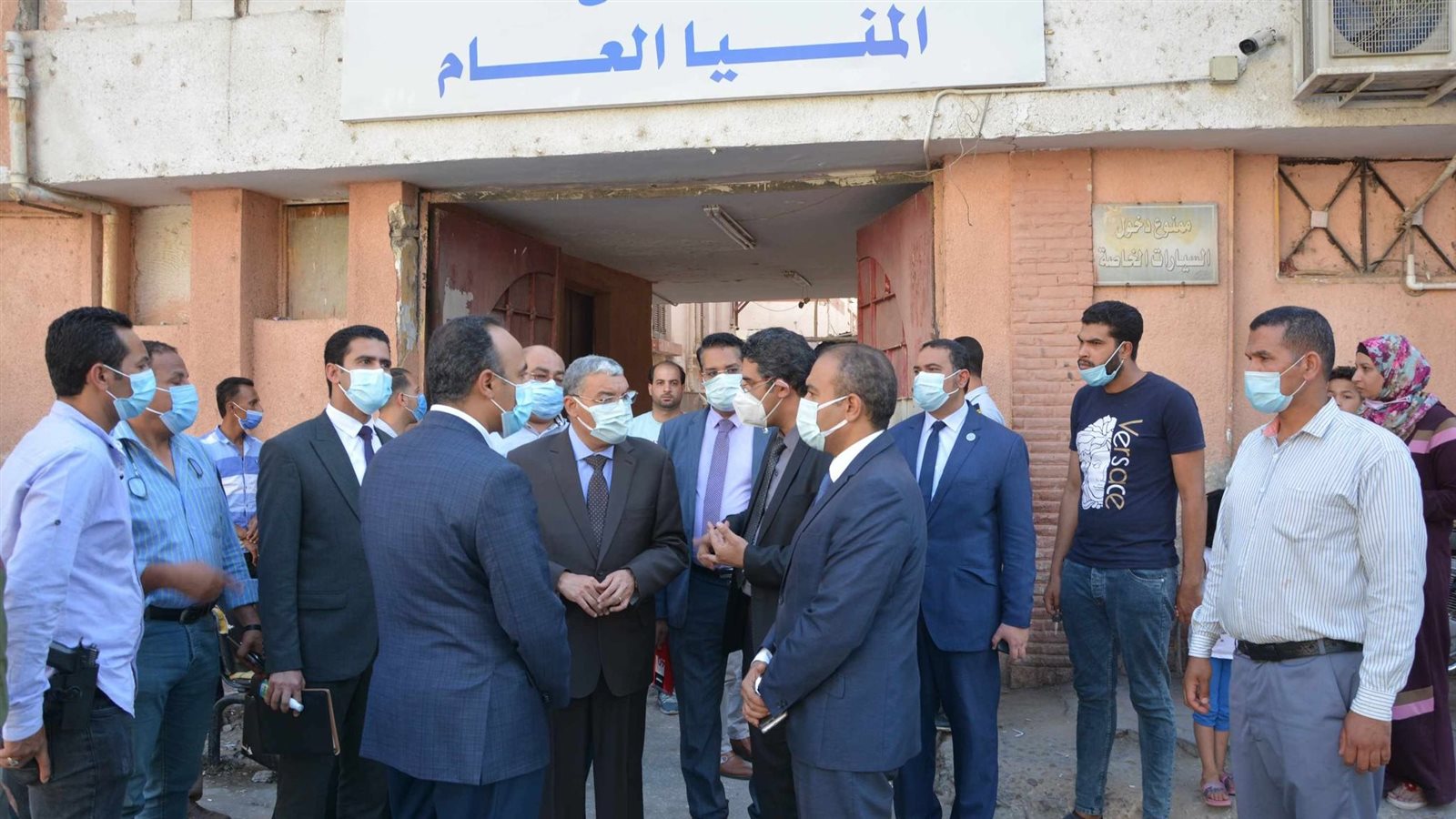محافظ المنيا يتابع تطبيق الإجراءات الوقائية والاحترازية 