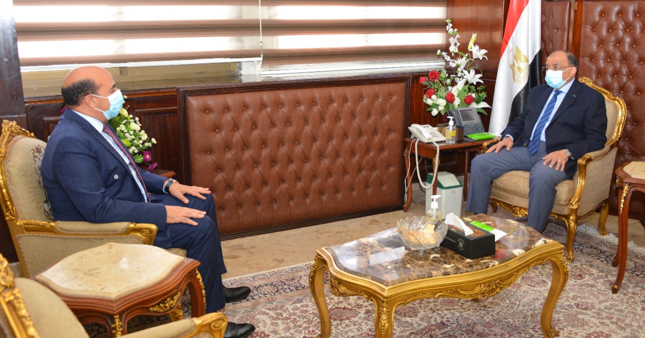 وزير التنمية المحلية ومحافظ اسوان