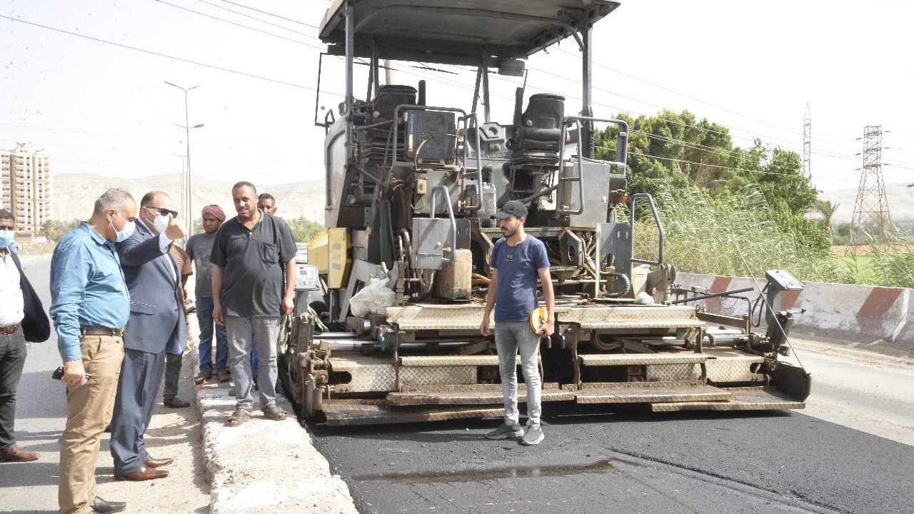 محافظ أسيوط يتفقد أعمال رصف الطريق الدائرى 
