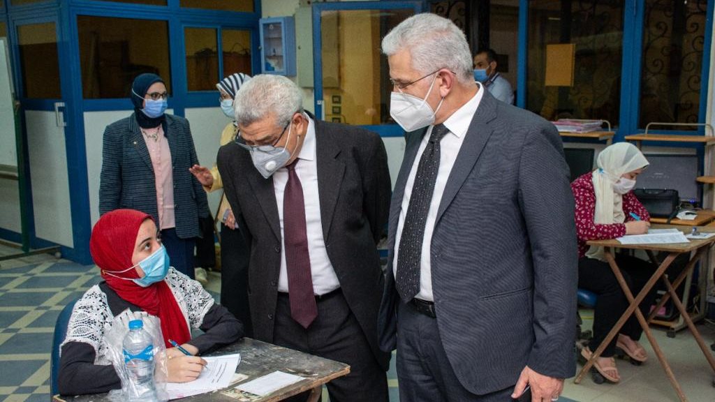 نائبا رئيس جامعة طنطا يتفقدان لجان امتحانات نهاية العام 