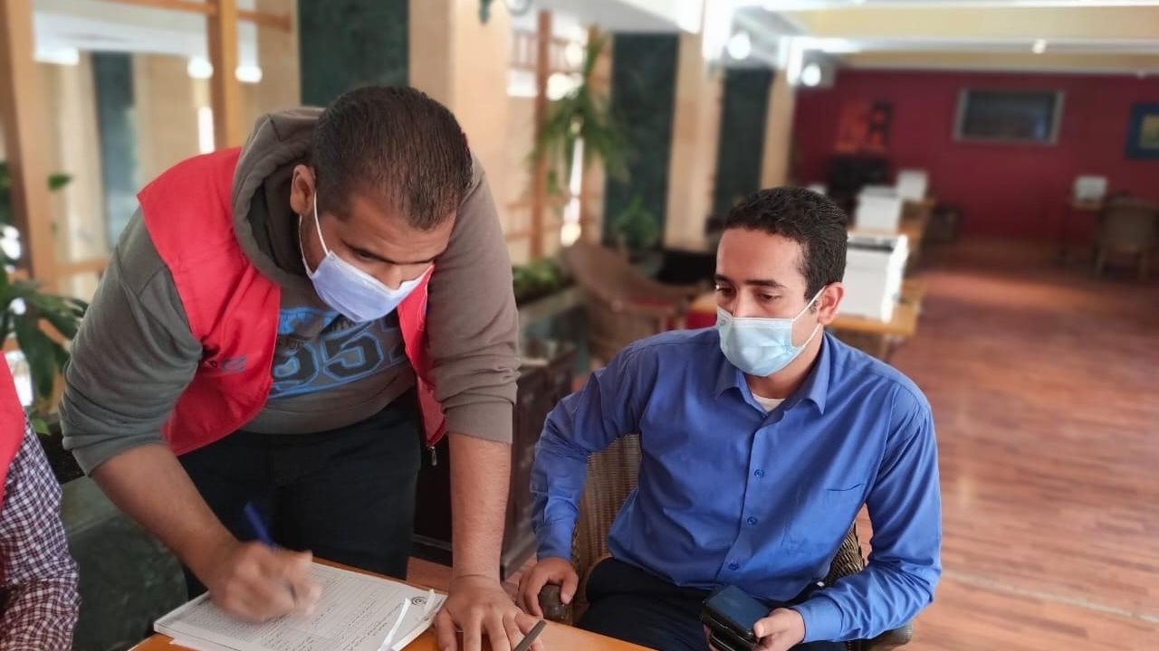 تطعيم العاملين بالسياحة