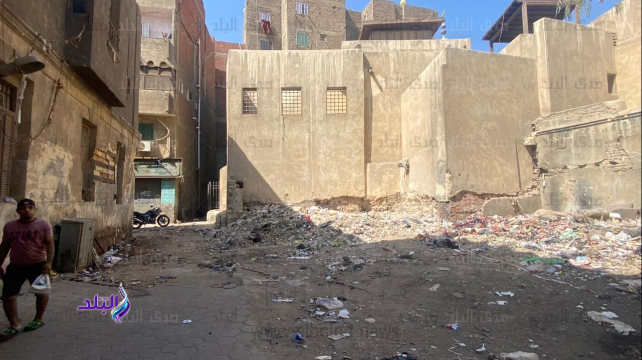  رفع المخلفات والأتربة من الأراضي الفضاء بالقاهرة التاريخية