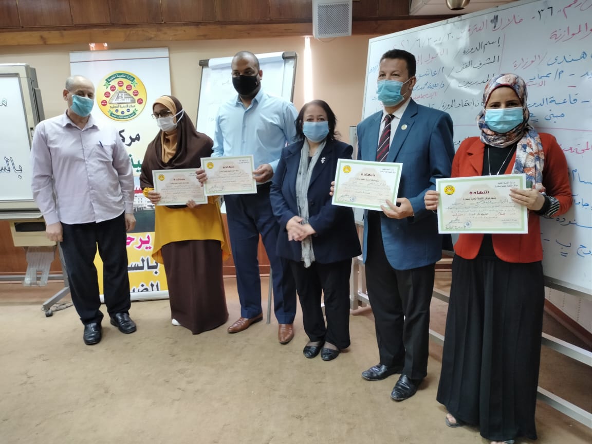 خريجي الدورات التدريبية بمركز سقارة