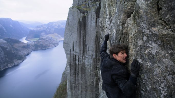 توم كروز في كواليس تصوير Mission: Impossible 