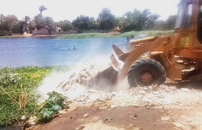 ازالة التعديات علي النيل ببني سويف