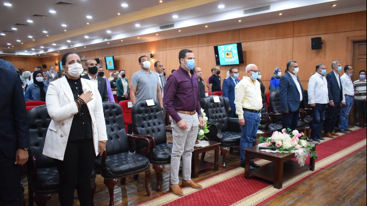 محافظ بورسعيد يكرم شباب مبادرة "تصدوا معنا" لتصديهم للشائعات
